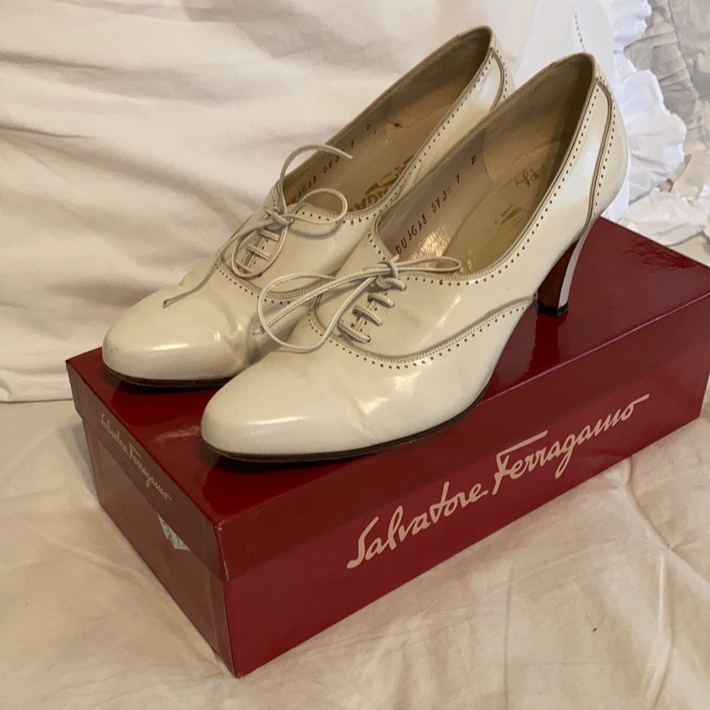 Vintage Ferragamo lace up spectator stilettos 7b